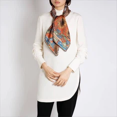 Twill-silkkihuivi aurinkoon